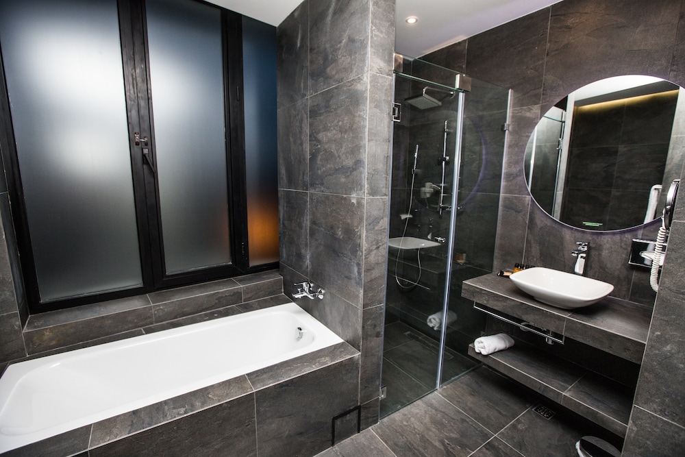 Premium Room, 1 Queen Bed with Sofa bed, Balcony - Photo 6