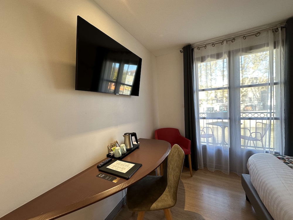 Superior Room, 1 Queen Bed, Balcony, River View (Twin bed on request) - Photo 8