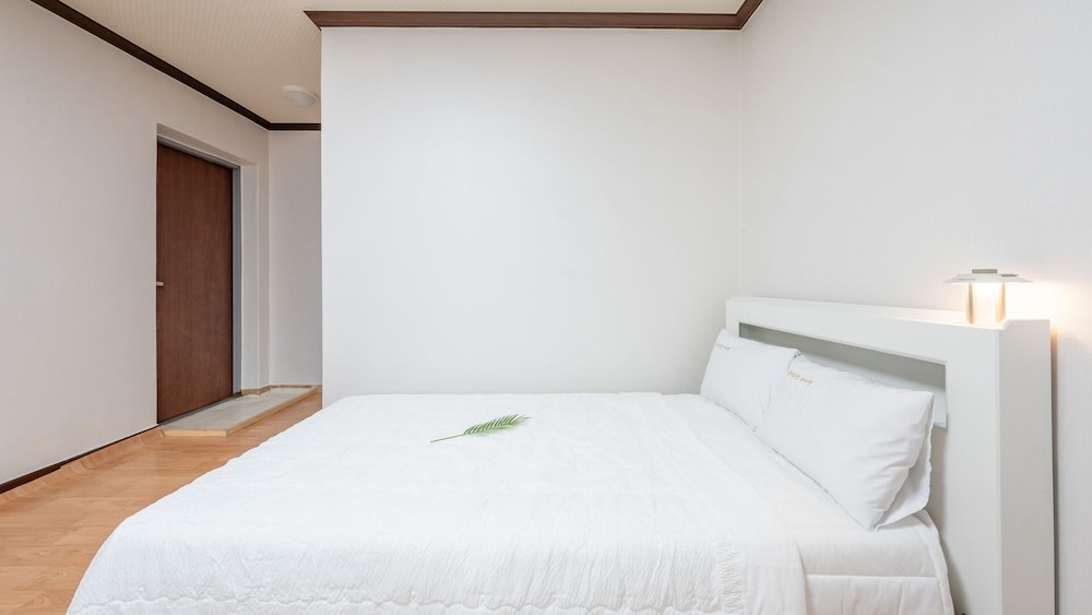 Basic Room, 1 Bedroom (room104) - Photo 2