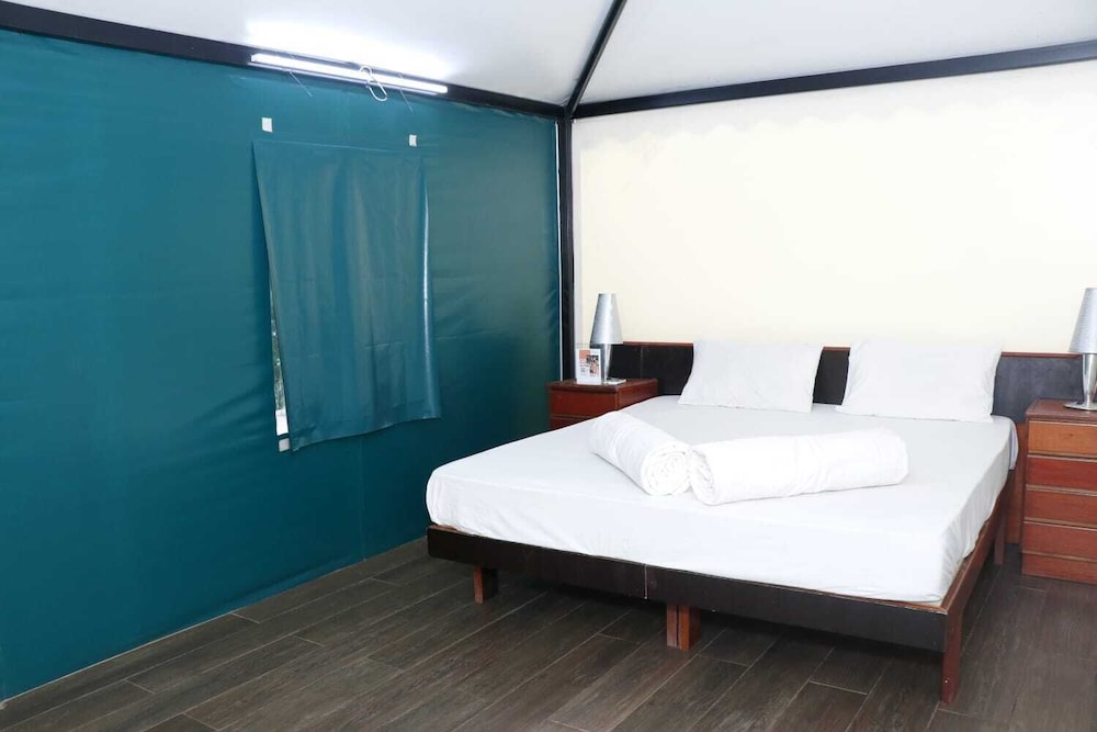 Premium Tent photo 1