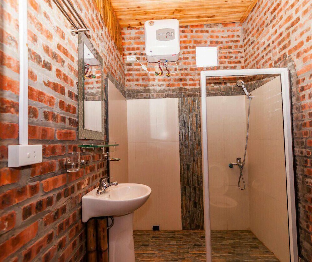 Deluxe Room, 1 King Bed, Non Smoking, Mountain View - Photo 17