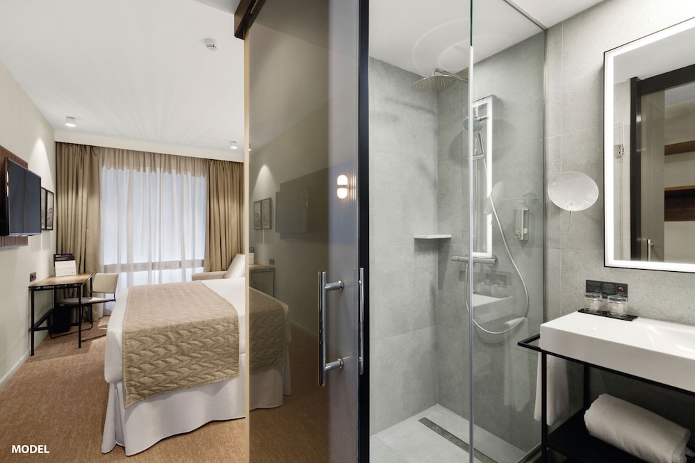 Deluxe Room, 1 King Bed - Photo 2