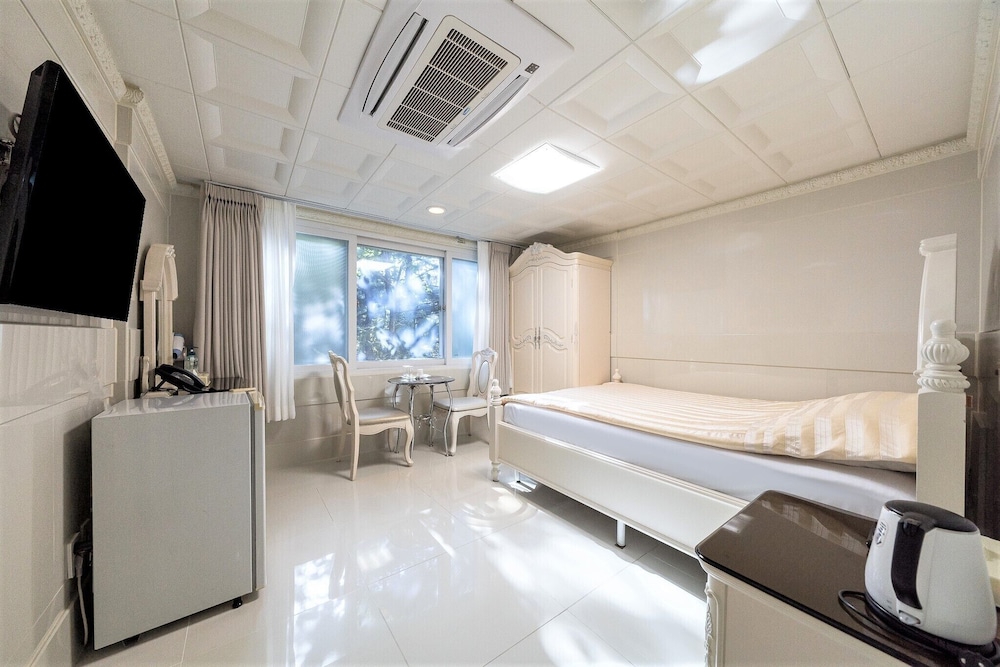 Standard Double Room, Annex Building (100m from the main building) - Photo 2