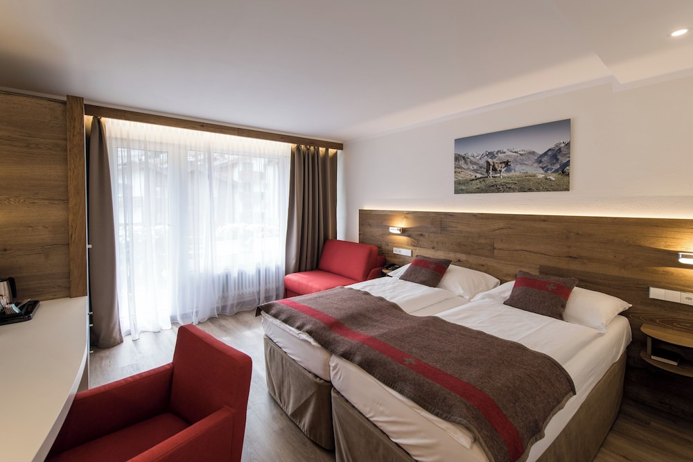 Classic Double or Twin Room, Mountain View - Photo 1