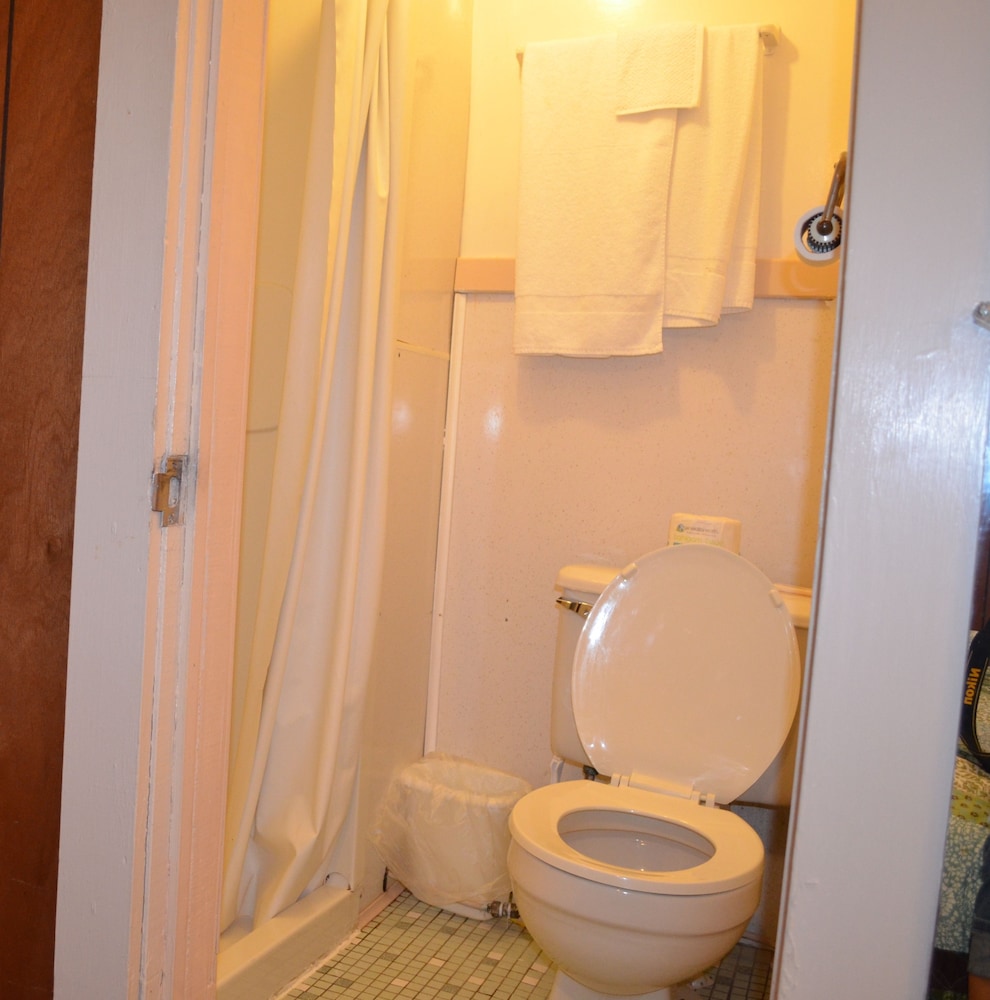 Standard Double or Twin Room, 1 Bedroom, Partial Lake View photo 2