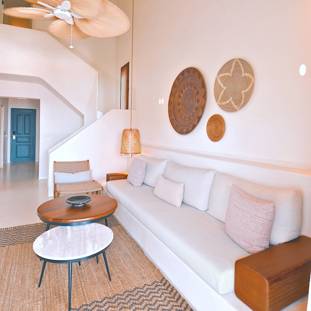 Deluxe Suite, 2 Bedrooms, Garden View - Photo 2