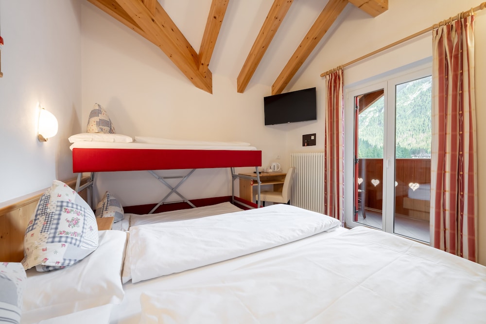 Standard Quadruple Room, Mountain View - Photo 10