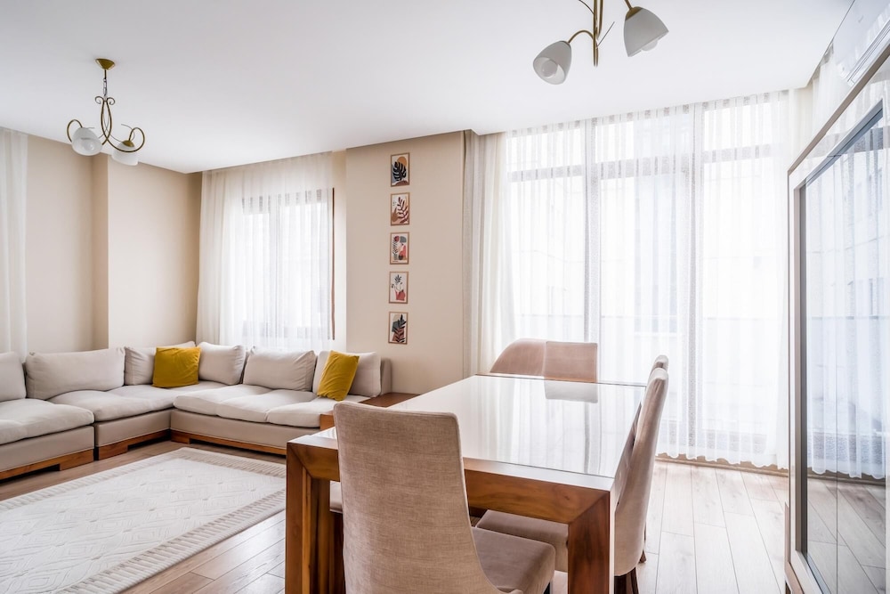 Apartment photo 2