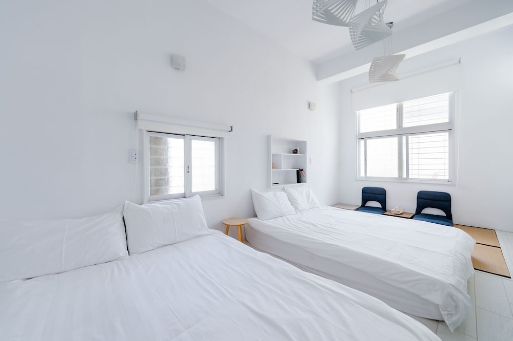 Japanese Style Family Room - Photo 1