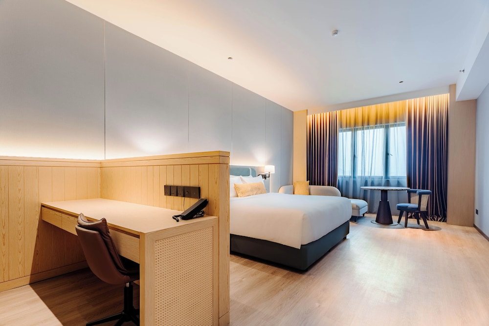 Executive Double Room, 1 King Bed, City View