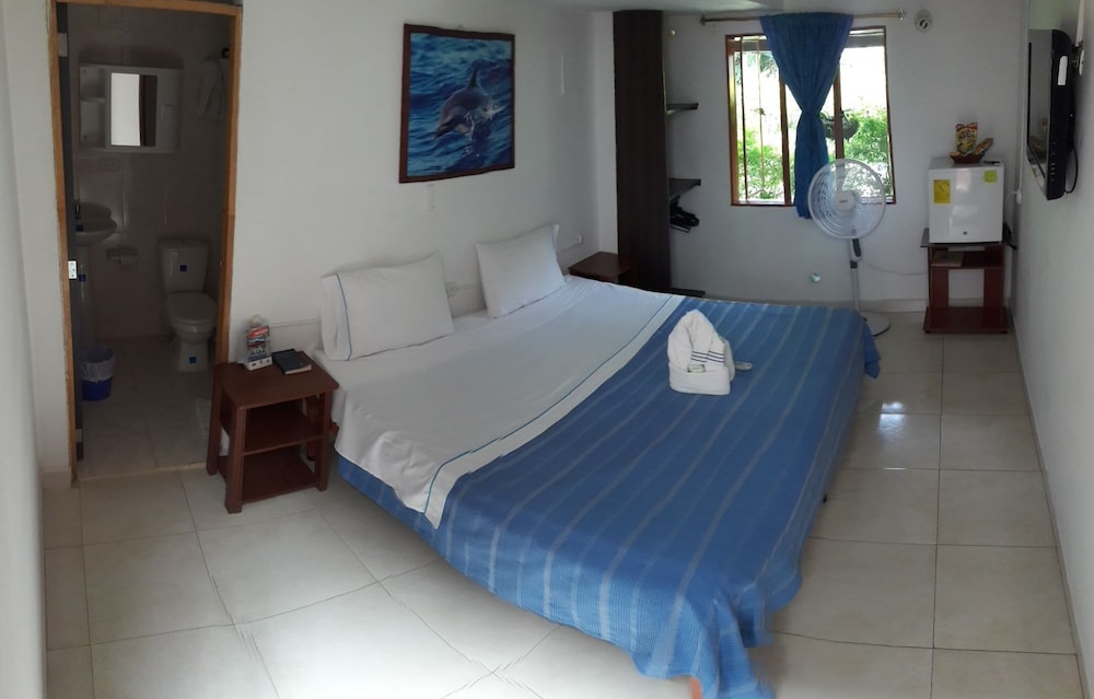 Premium Double Room, 1 King Bed, Non Smoking, Private Bathroom photo 1