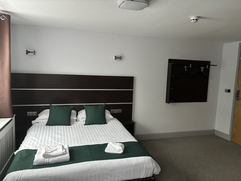 Disabled Access Room - Photo 10