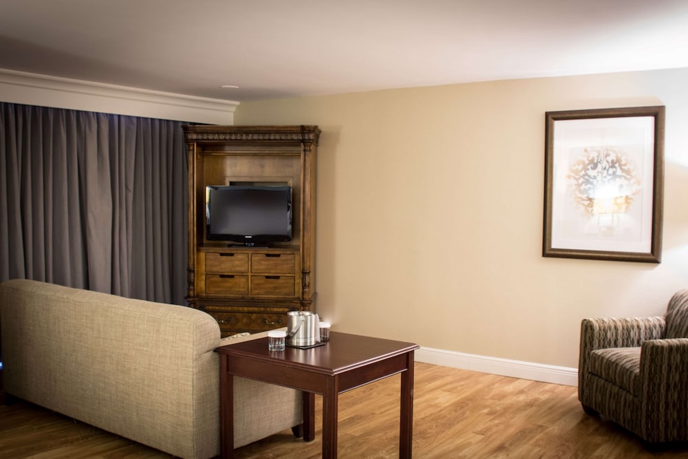 Junior Suite, 1 King Bed - Photo 2