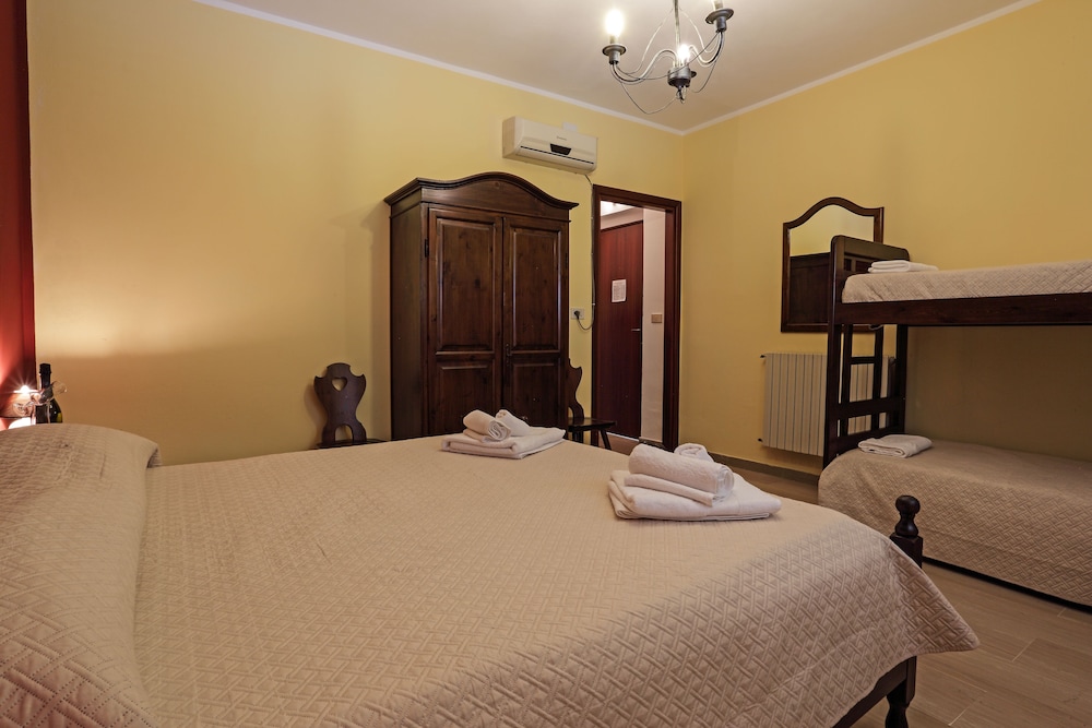 Quadruple Room photo 2