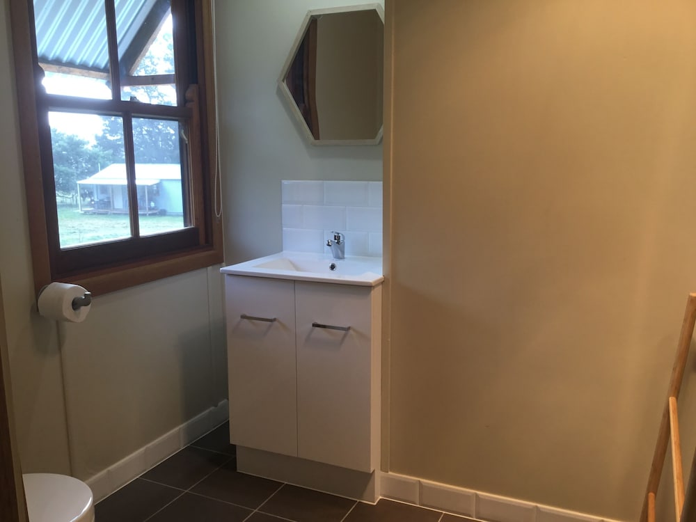 Rustic Queen with Ensuite photo 3