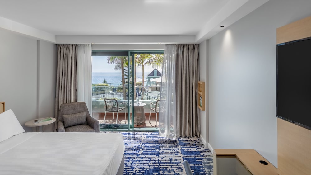 Premium Room, 2 Double Beds, Pool View thumbnail 5