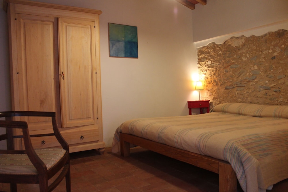 Traditional Double Room, 1 Queen Bed, Non Smoking, Private Bathroom