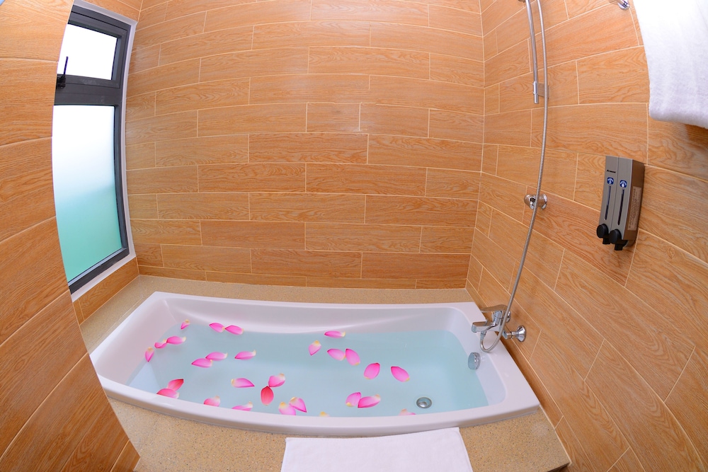 Standard Double Room, 1 Queen Bed, River View (Hotel Area) photo 2