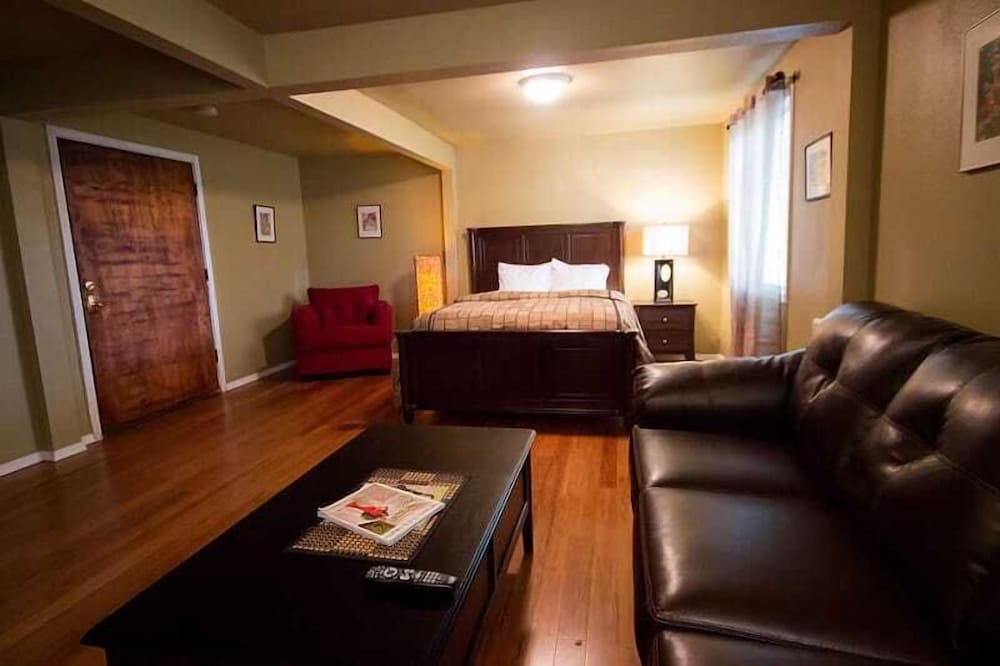 The Suite with Queen Bed and Sofa Sleeper photo 1