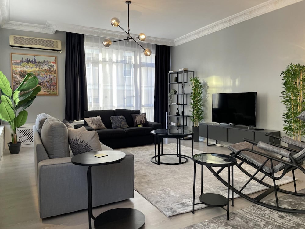 Apartment photo 1