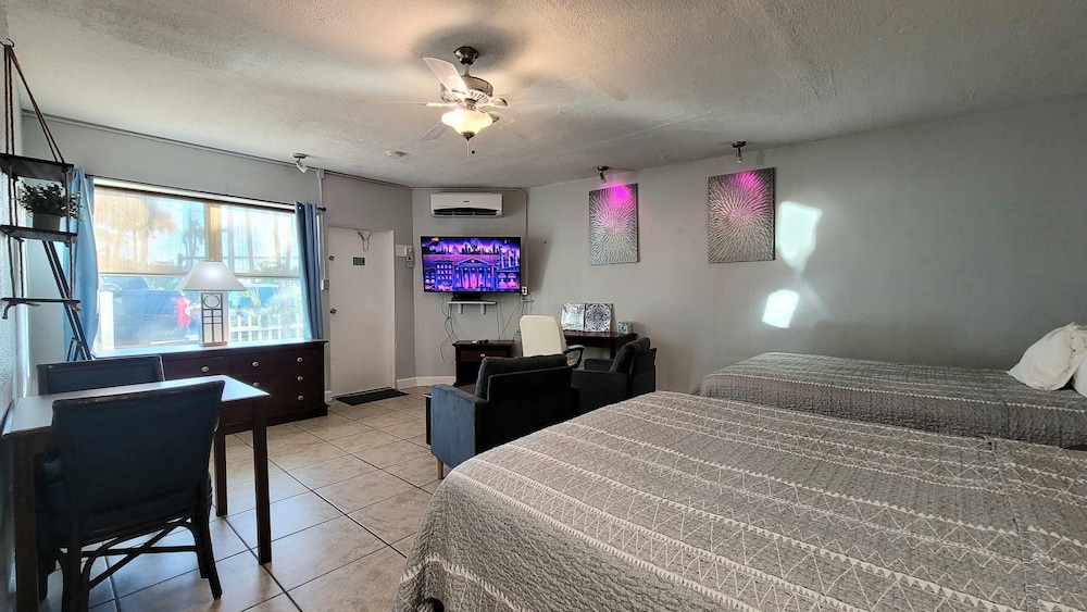 Family Room, 2 Queen Beds, Non Smoking, Refrigerator & Microwave photo 3