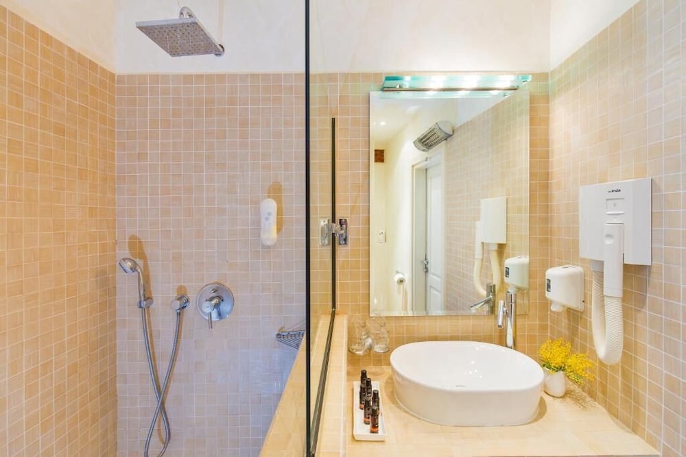 Double Room - Photo 7