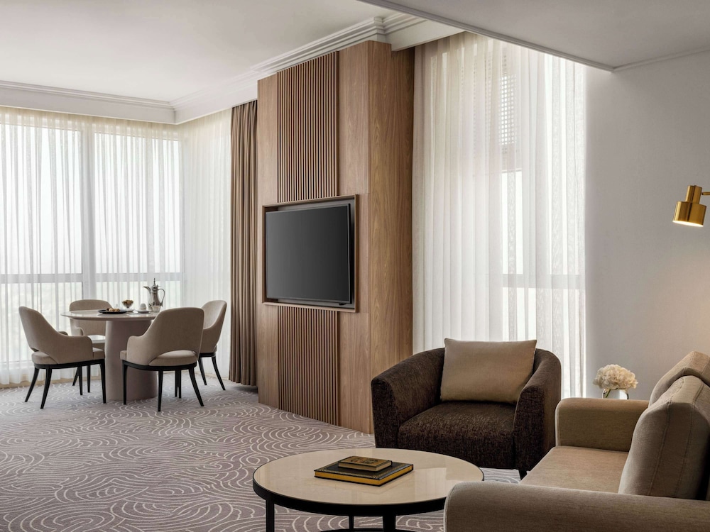 Superior Suite, 1 King Bed (Partial Haram View) - Photo 1