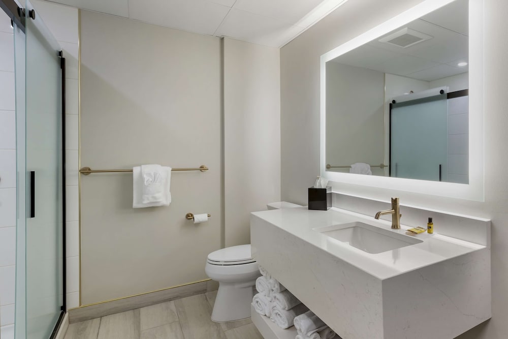 Suite, 2 Queen Beds, Non Smoking, Refrigerator & Microwave photo 2