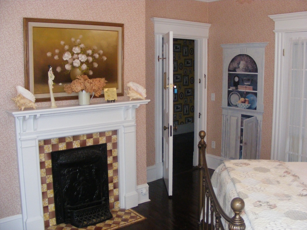 Room, 1 Queen Bed, Fireplace, Oceanfront photo 2