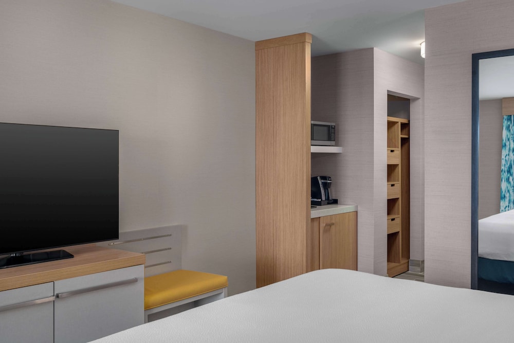Junior Suite, 1 King Bed, Microwave - Photo 5