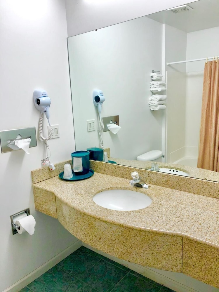 Deluxe Room, Jetted Tub photo 3
