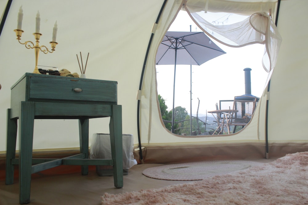 Deluxe Tent photo 1