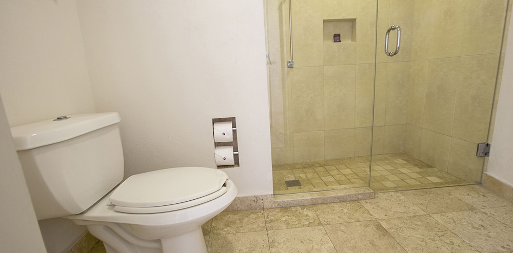 Deluxe Room, 2 Double Beds, Balcony, Partial Ocean View - Photo 3