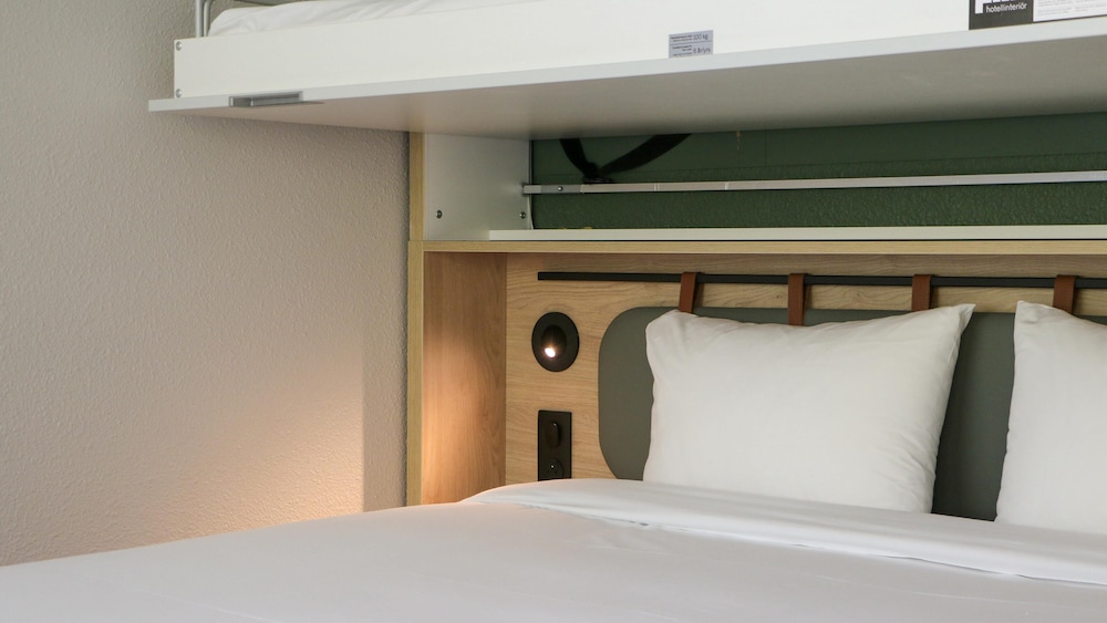 Standard Room, Multiple Beds - Photo 3