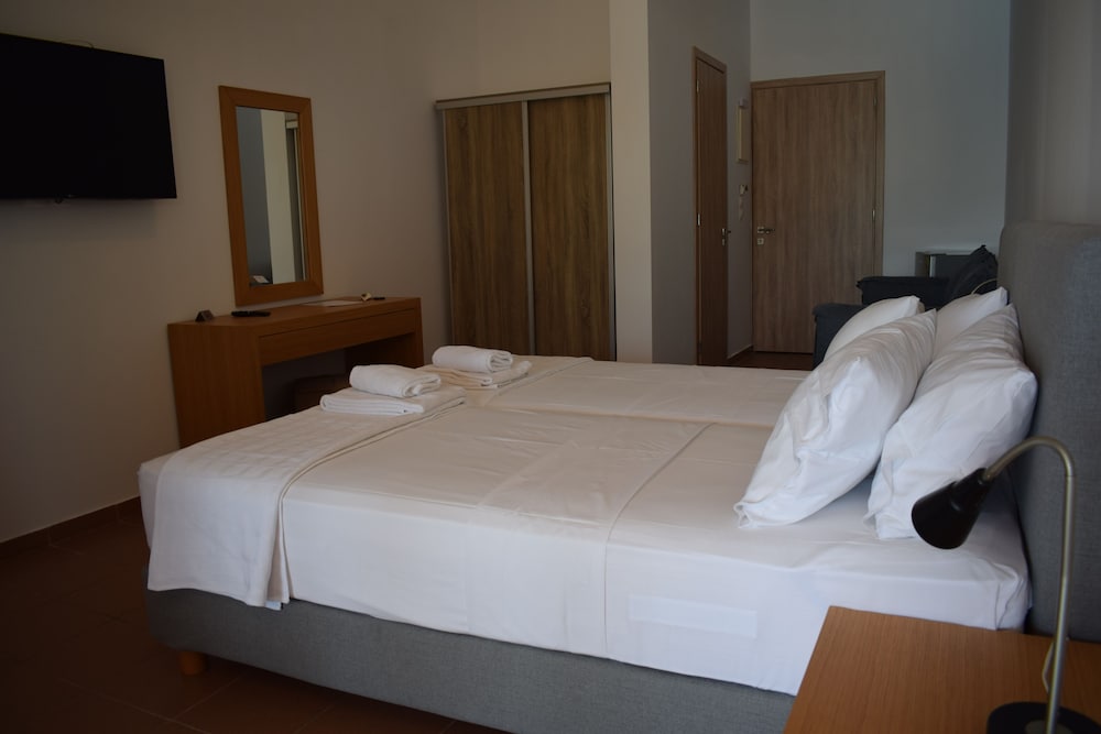 Triple Room, Pool View photo 2