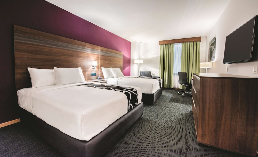 Room, 2 Queen Beds, Non Smoking, Courtyard View