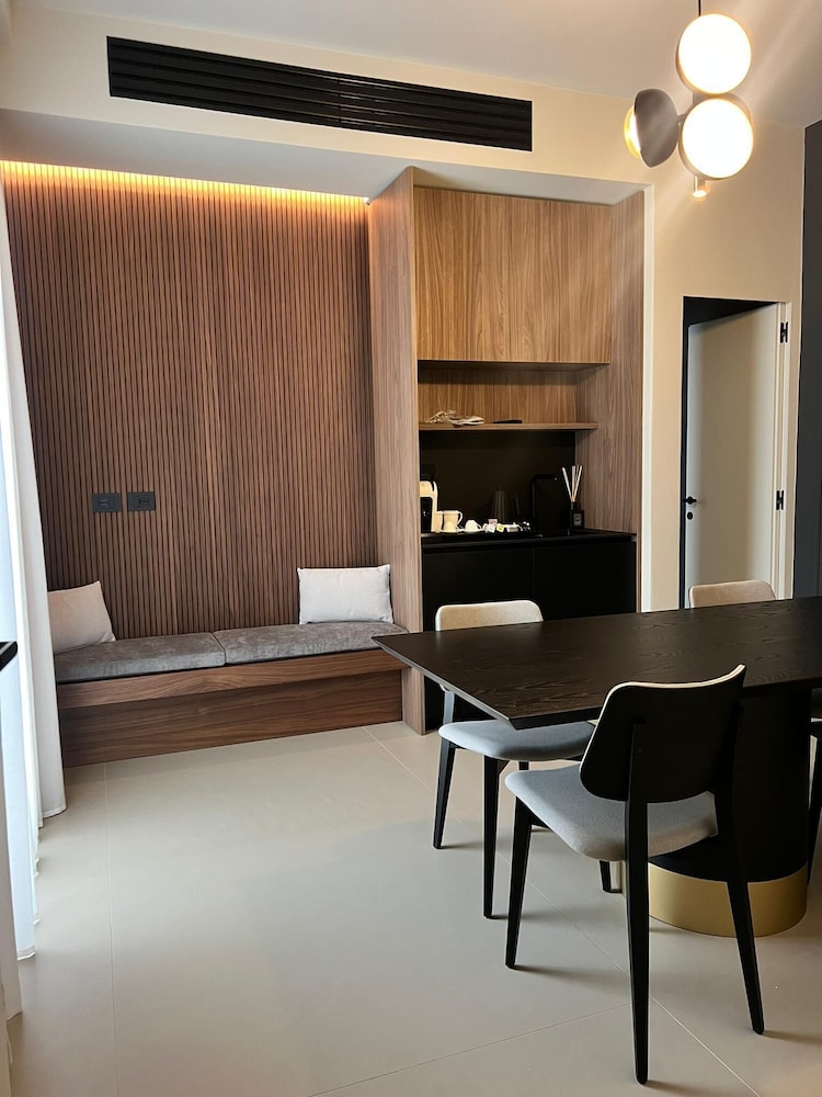 Deluxe Suite - Photo 7