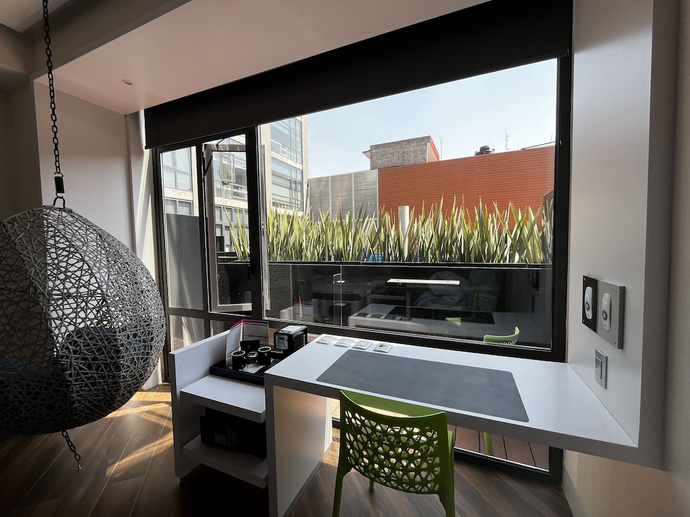 Suite - Photo 12