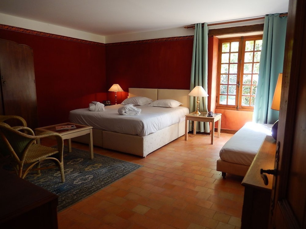 Room, Pool View - Photo 4