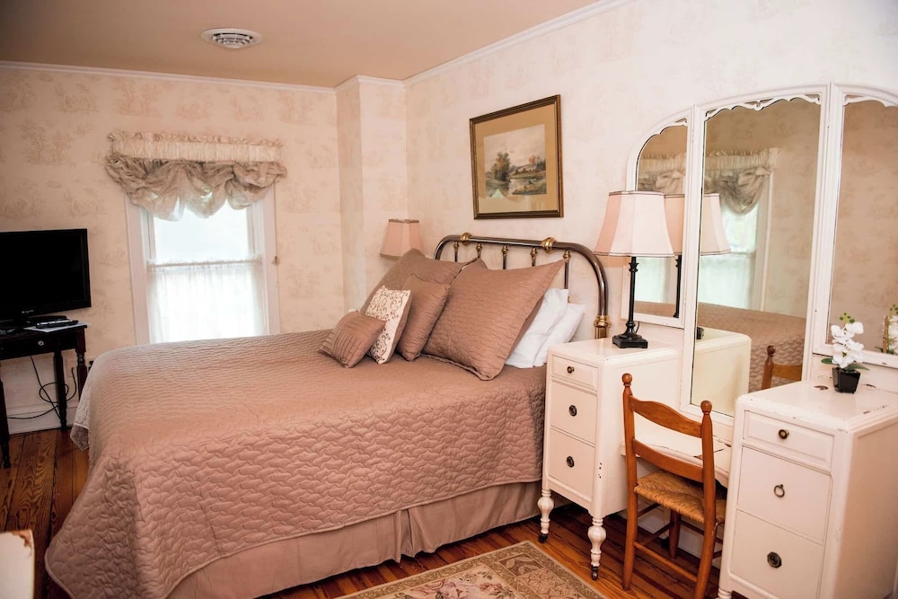 Standard Room, 1 Queen Bed