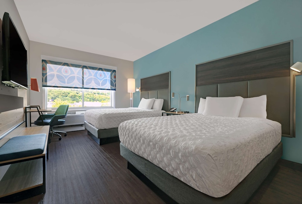 Room, 2 Queen Beds - Photo 2