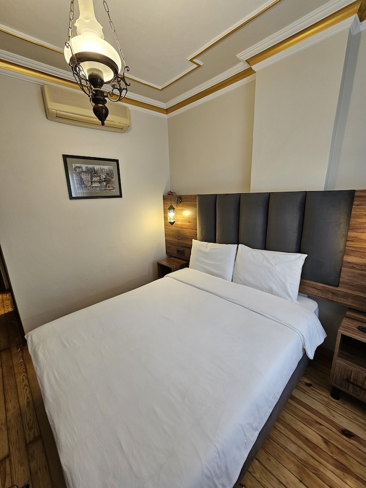 Standard Double Room, 1 Queen Bed, Non Smoking, City View photo 2