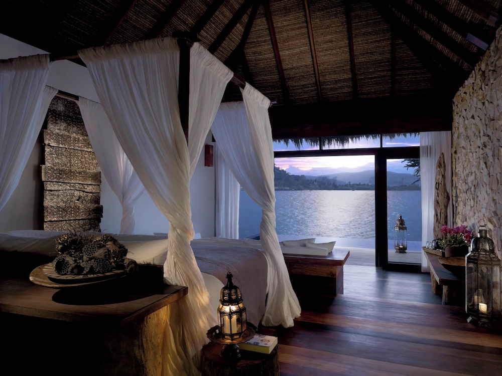 Room, 1 Bedroom (Over Water) - Photo 4