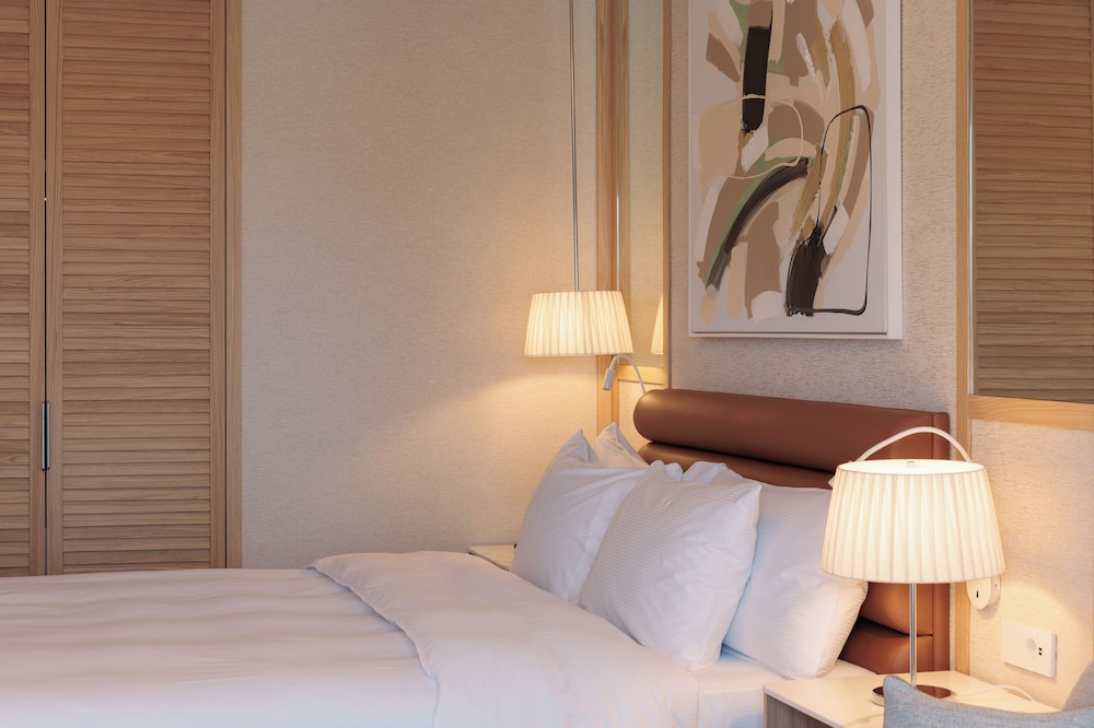 Room, 1 King Bed (Private Garden Room)