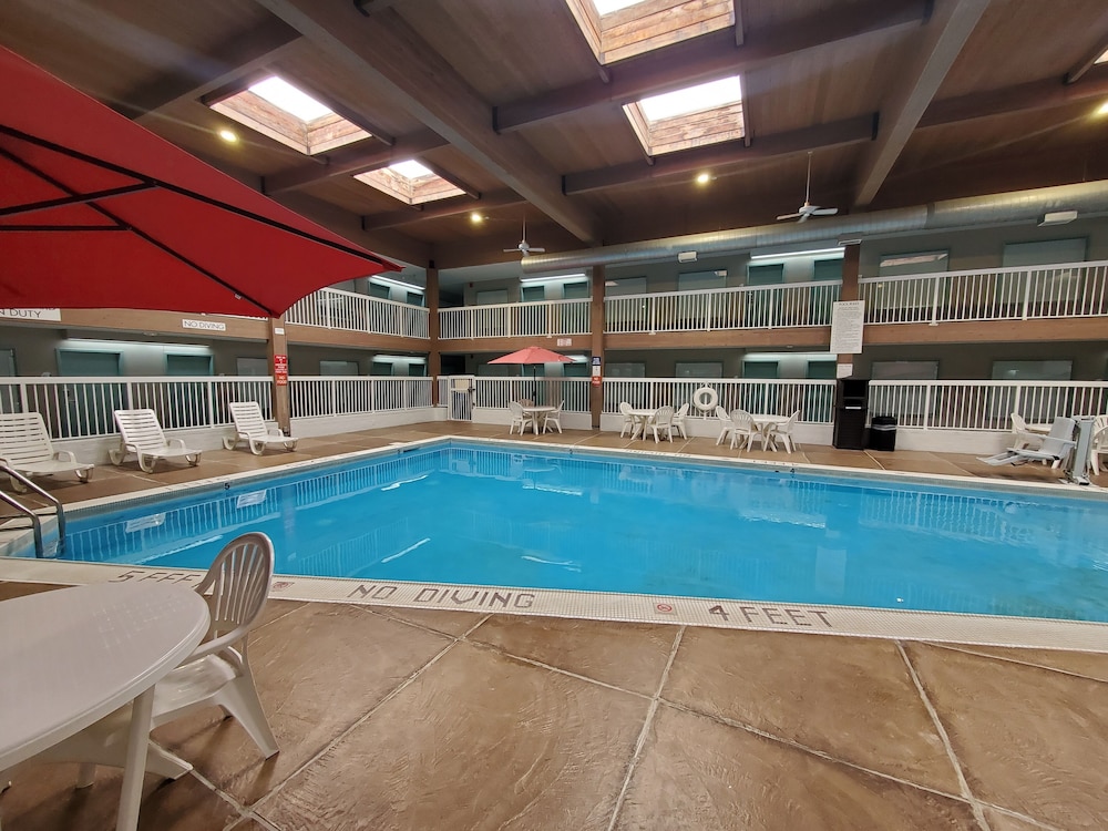 Room, 2 Queen Beds, Non Smoking, Poolside photo 2