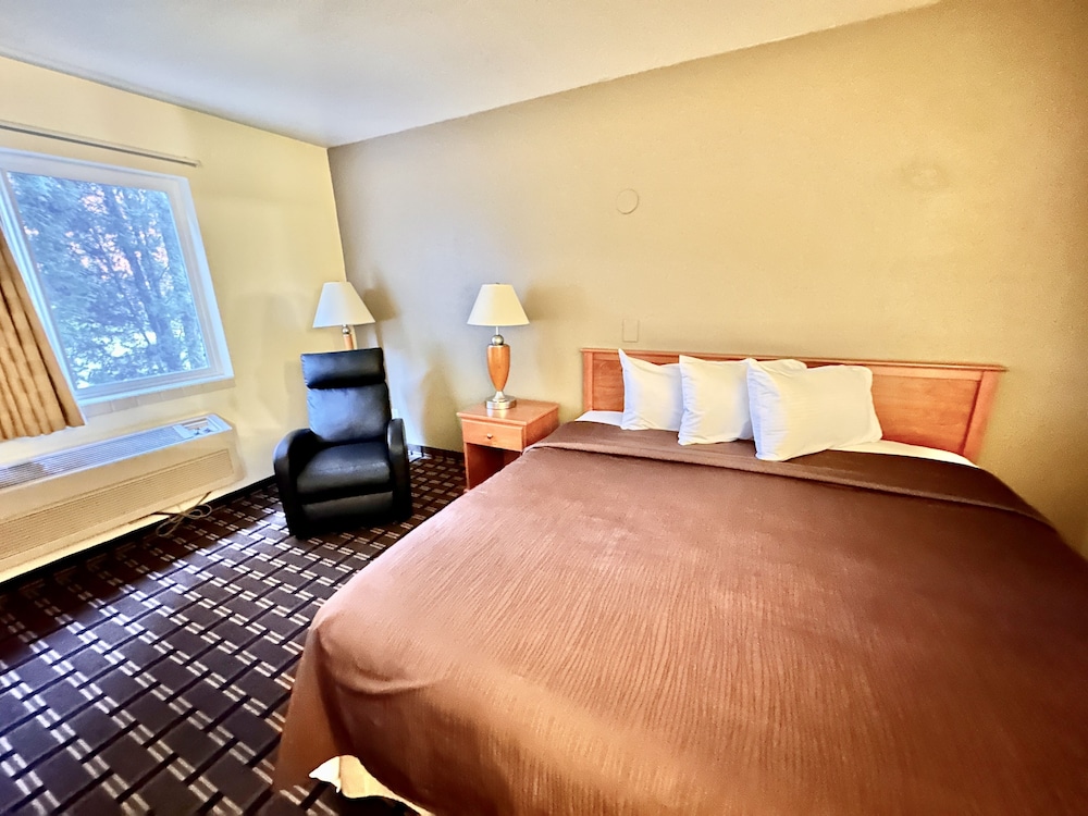 Business Room, 1 King Bed, Non Smoking photo 2