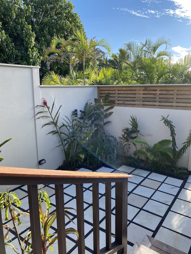 Executive Villa, 1 King Bed, Garden View photo 2