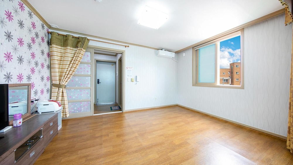 Basic Room, 1 Bedroom (202) - Photo 5