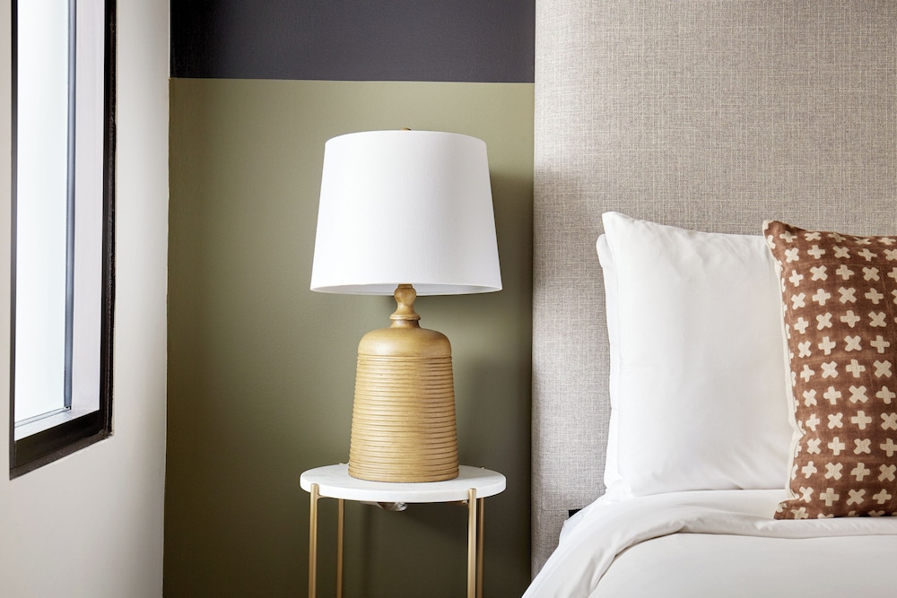 Classic Queen Suite with Sofa Bed (Self Check-in with Virtual Front Desk) photo 2