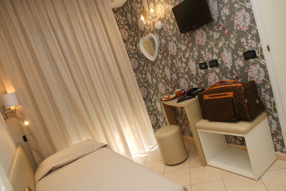 Single Room photo 2
